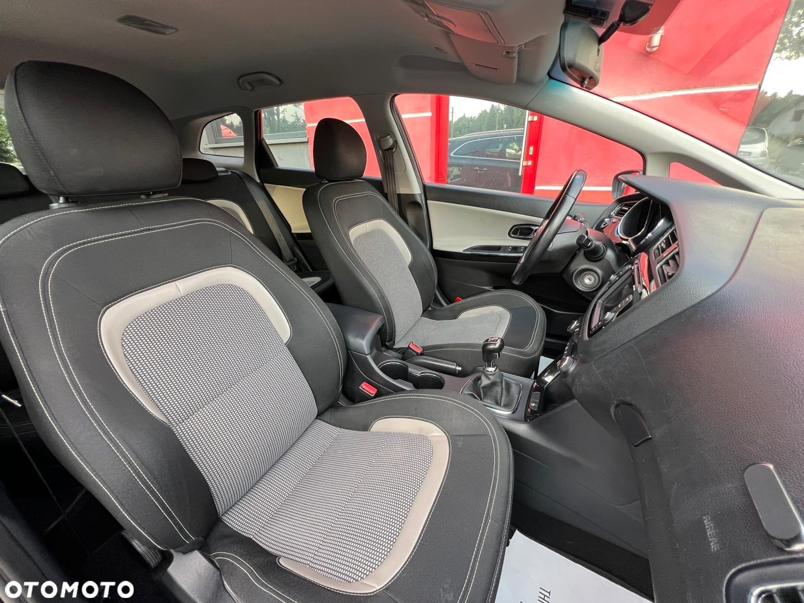 Kia Ceed 1.6 CRDi 128 ISG SW Dream Team Edition - 23