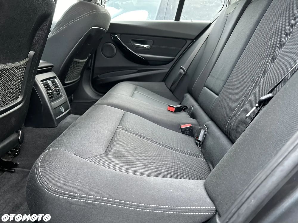 BMW Seria 3 320d Edition Luxury Line Purity - 13