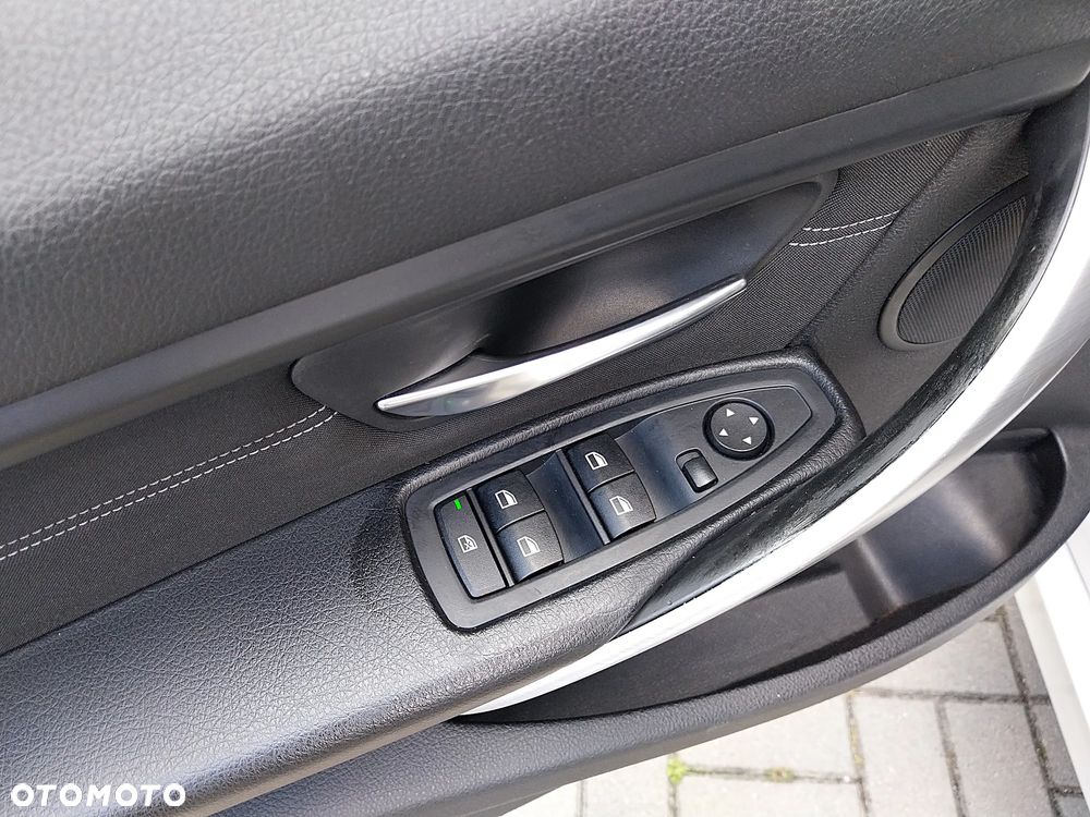 BMW Seria 3 318d Sport Line - 21