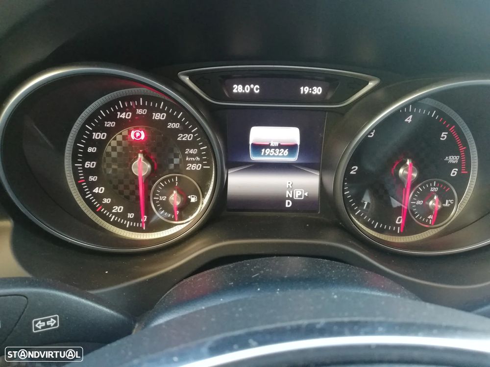 Mercedes-Benz A 200 d 4Matic 7G-DCT AMG Line - 10