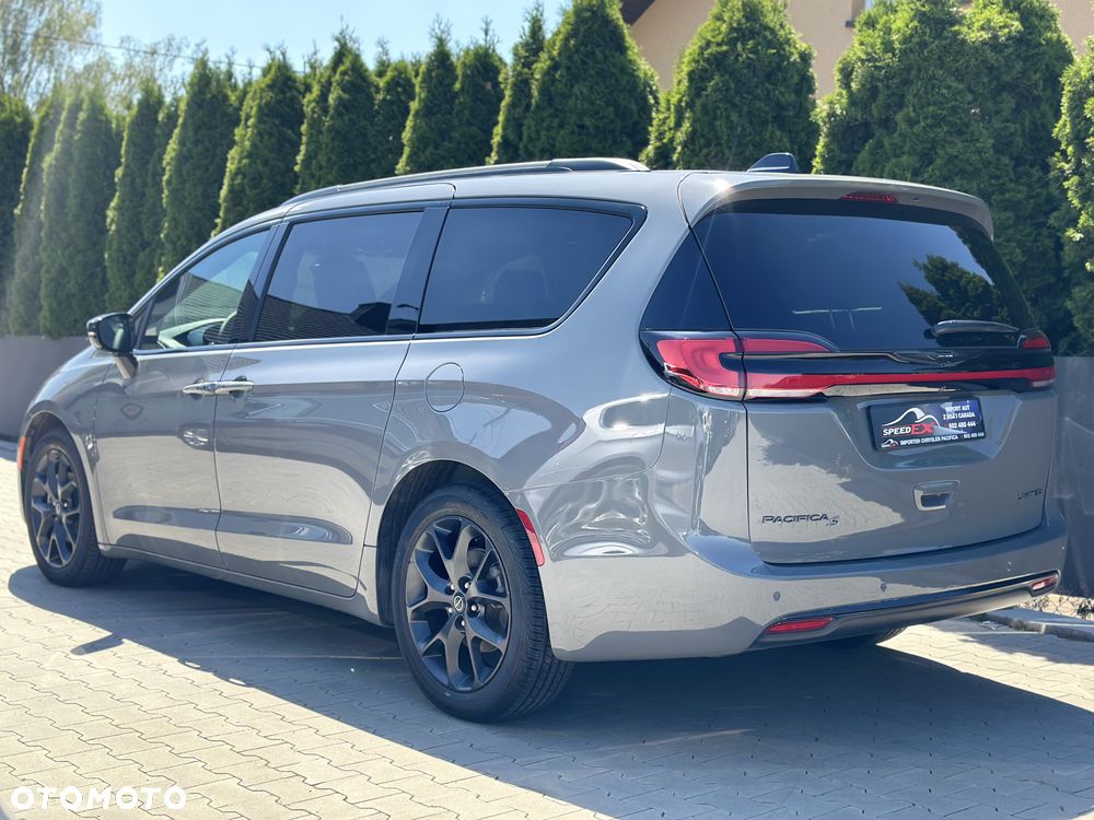 Chrysler Pacifica - 18