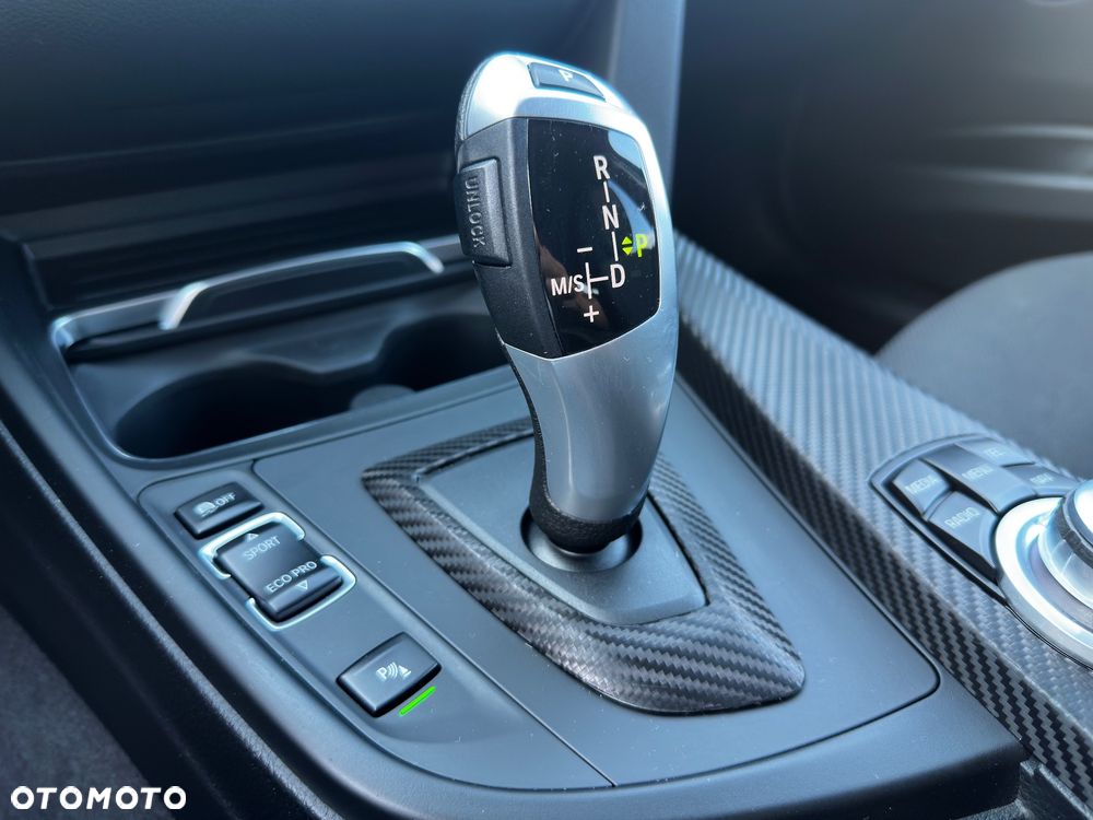 BMW Seria 3 320d Sport Line - 36