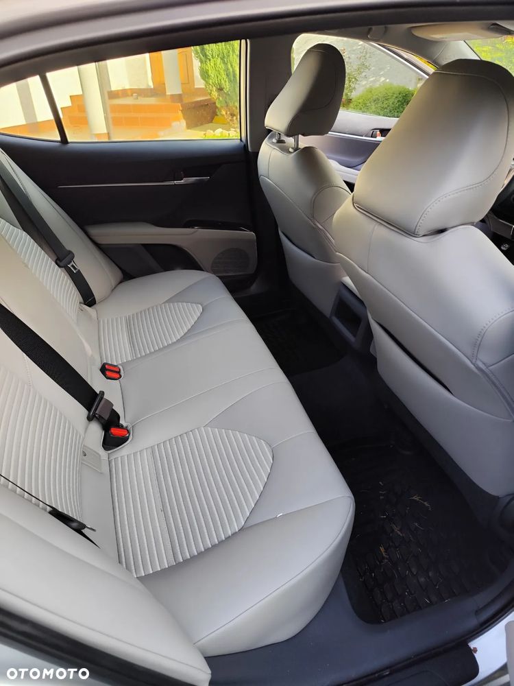 Toyota Camry - 19
