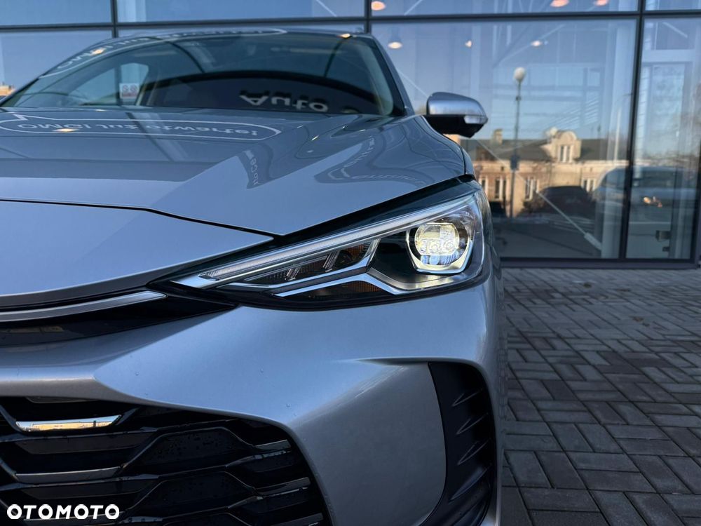 MG ZS 1.5 HEV+ Exclusive - 12