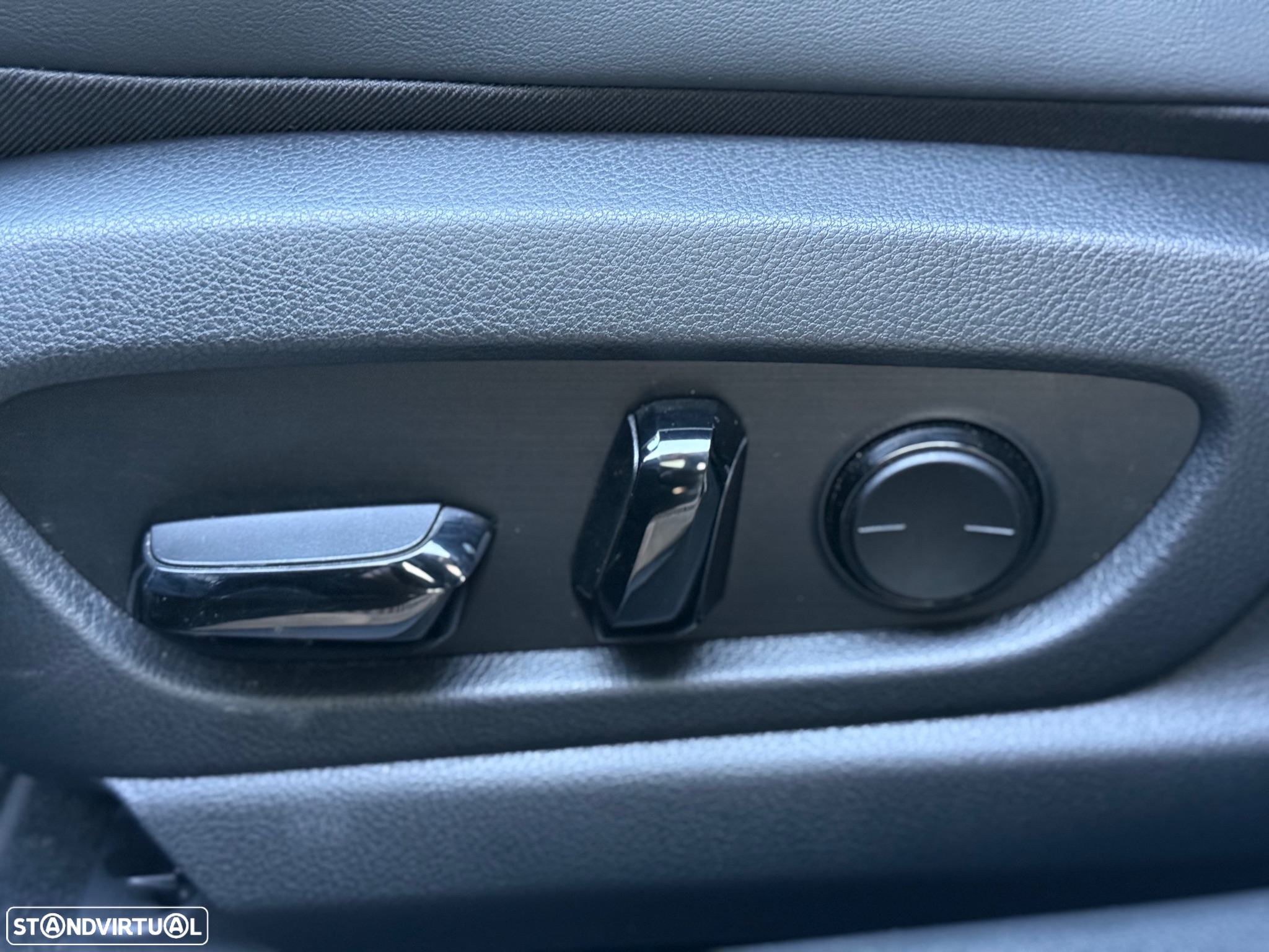 Lexus UX 300e Premium - 24