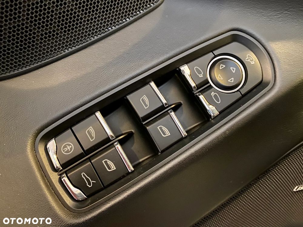 Porsche Panamera GTS PDK - 22