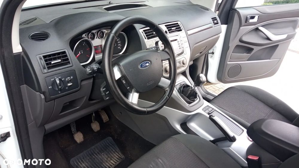Ford Kuga 2.0 TDCi 2x4 Titanium - 10