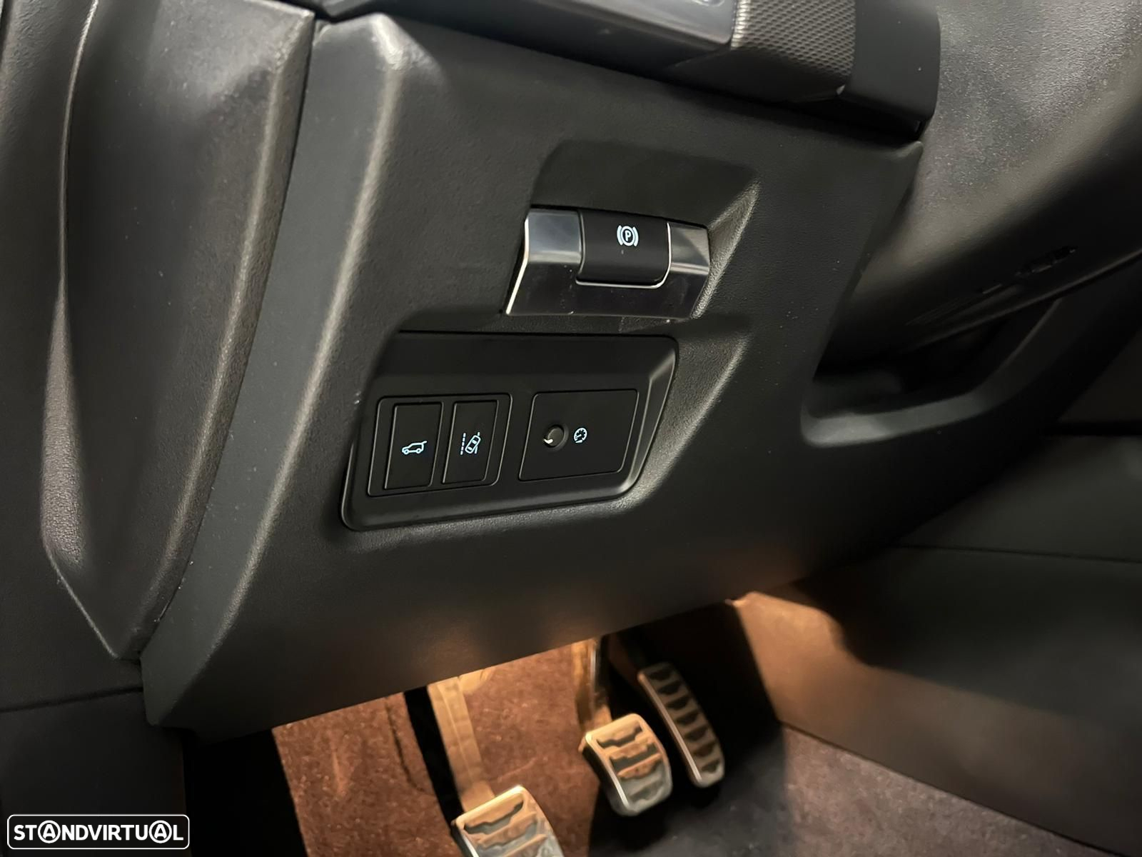 Jaguar E-Pace 2.0 i4D R-Dynamic - 8