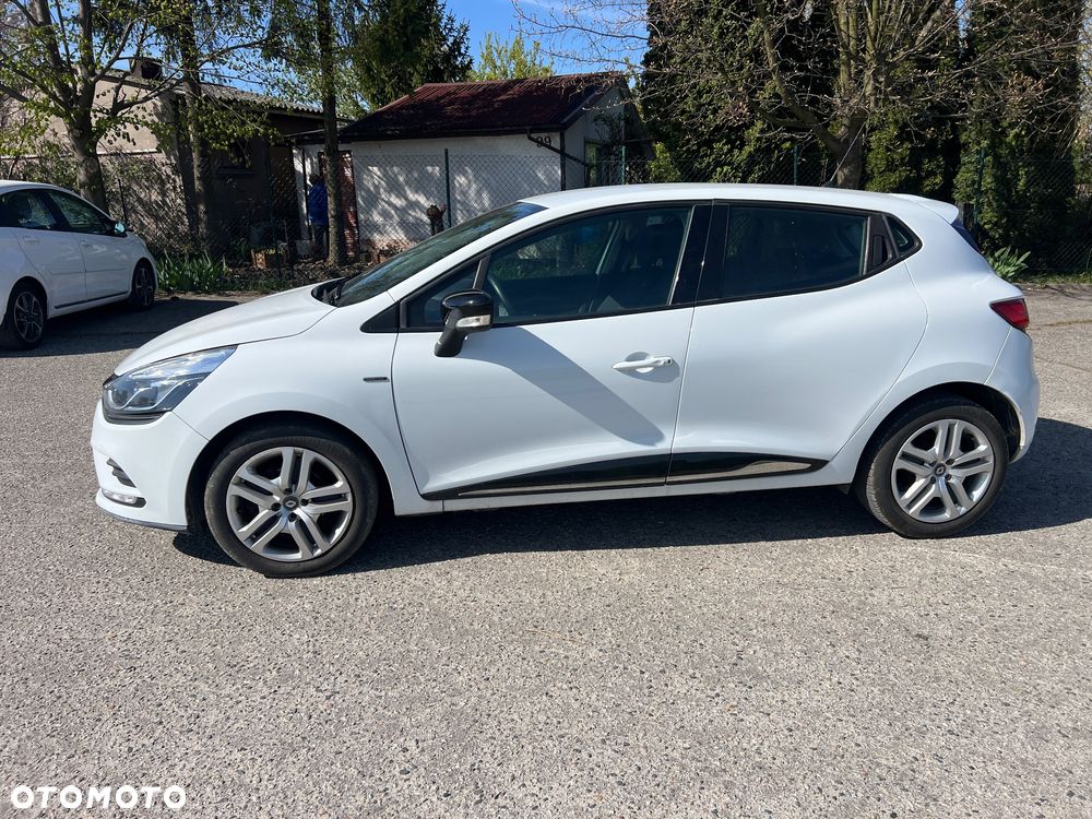 Renault Clio 1.2 16V 75 LIMITED - 23