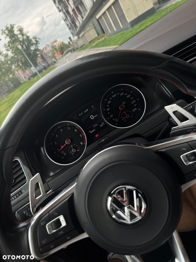 Volkswagen Golf - 27