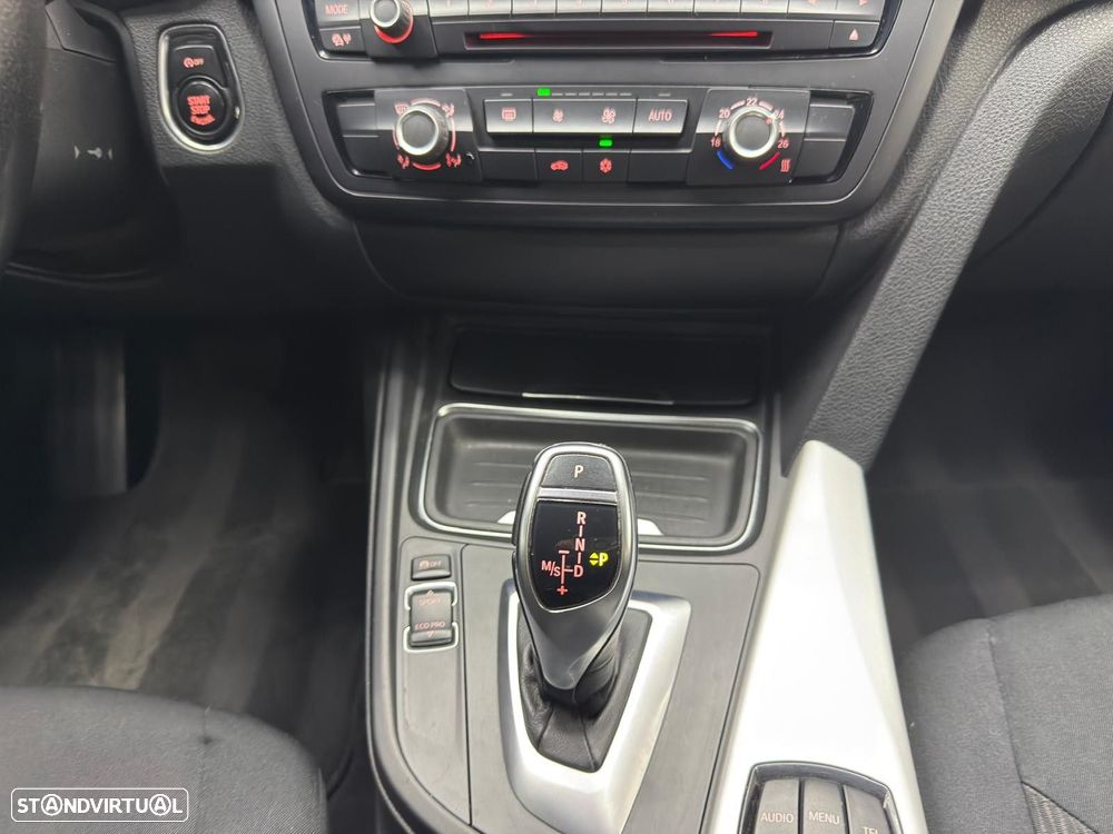 BMW 320 d EfficientDynamics Auto Line Sport - 21