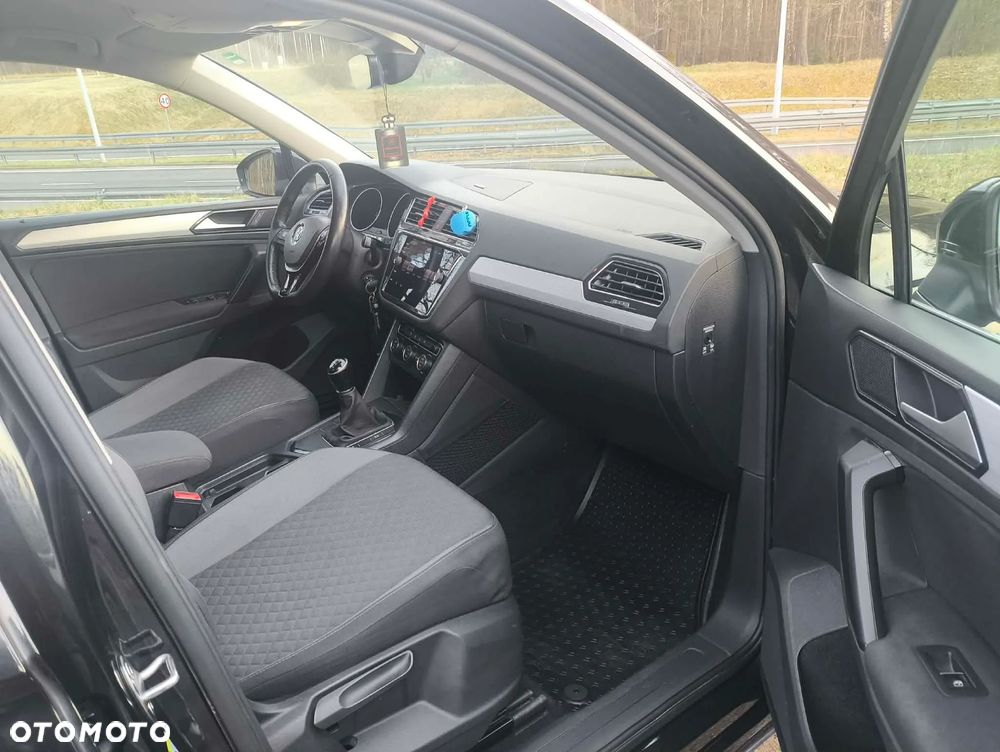 Volkswagen Tiguan - 11