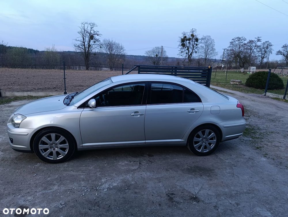 Toyota Avensis 2.0 D-4D Sol - 2