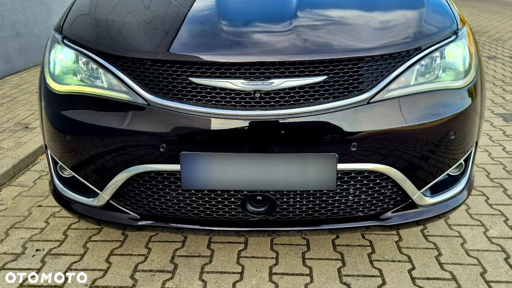 Chrysler Pacifica - 11