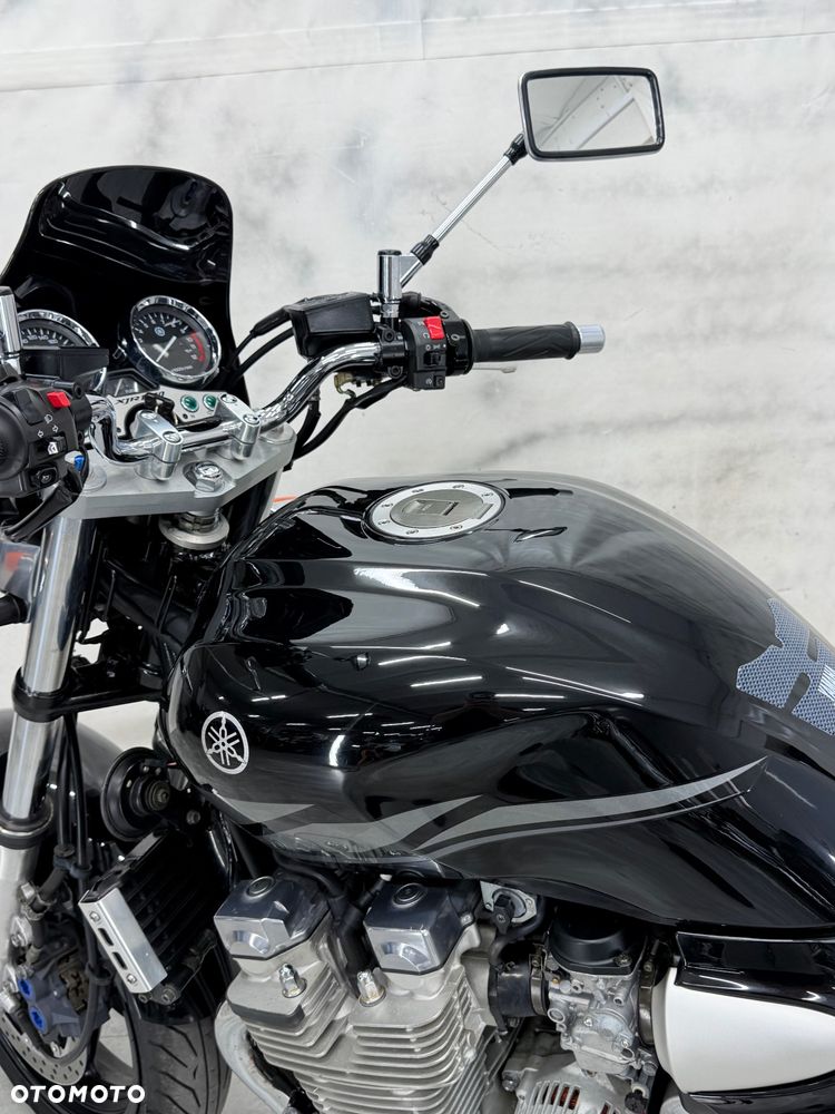Yamaha XJR - 14