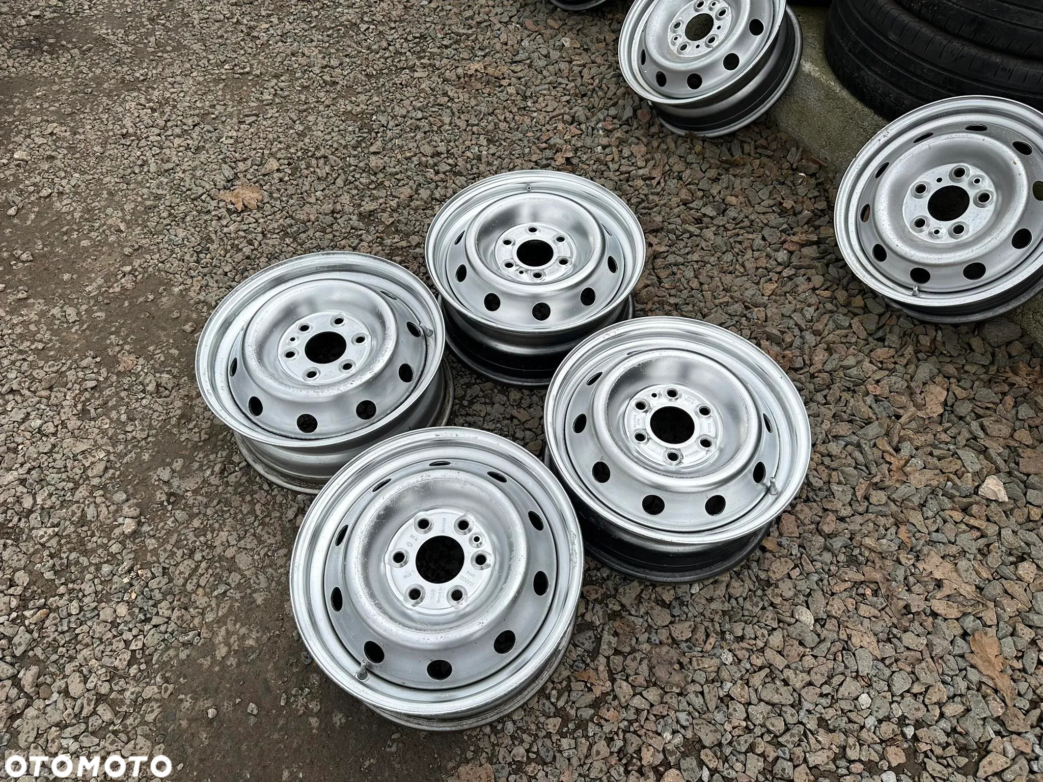 225/65/16C 235/65/16C Koła zapasowe Rezerwowe Felgi 16 IVECO 6x125 - 3