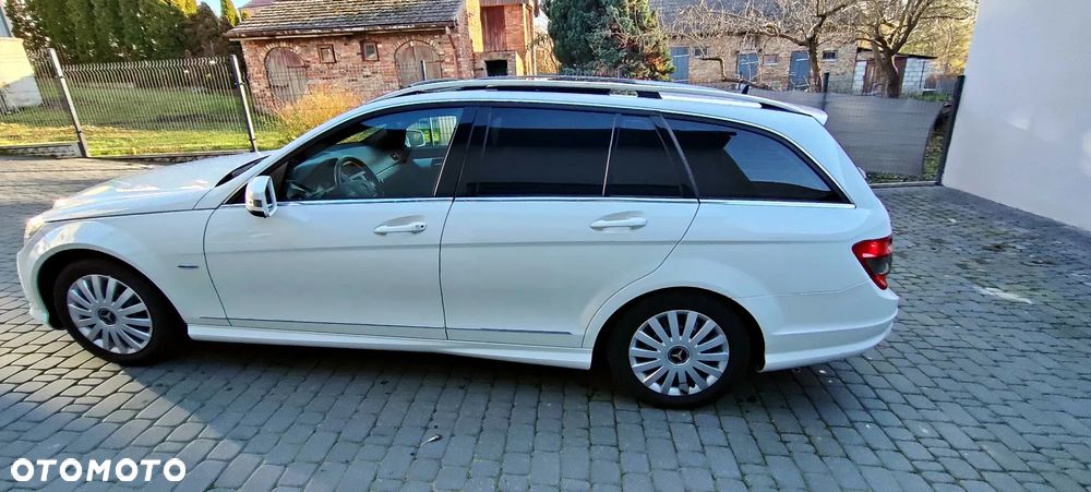 Mercedes-Benz Klasa C 180 CGI Automatik BlueEFFICIENCY Avantgarde - 4