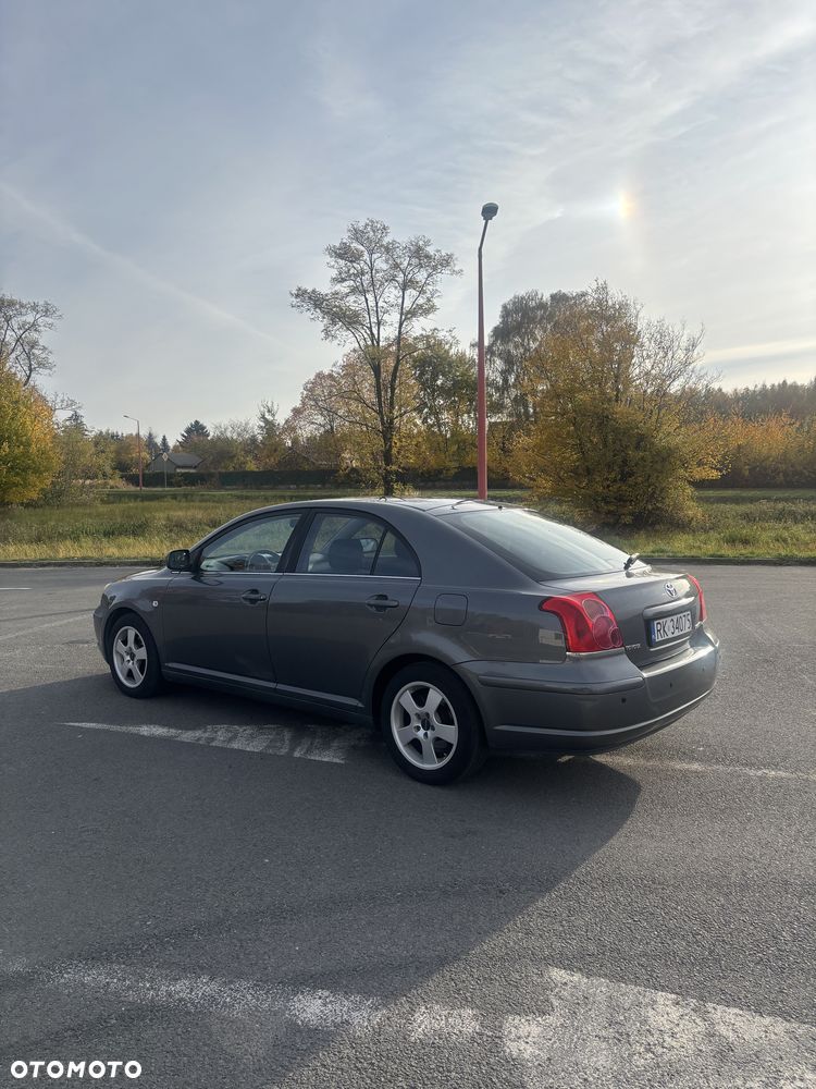 Toyota Avensis - 4