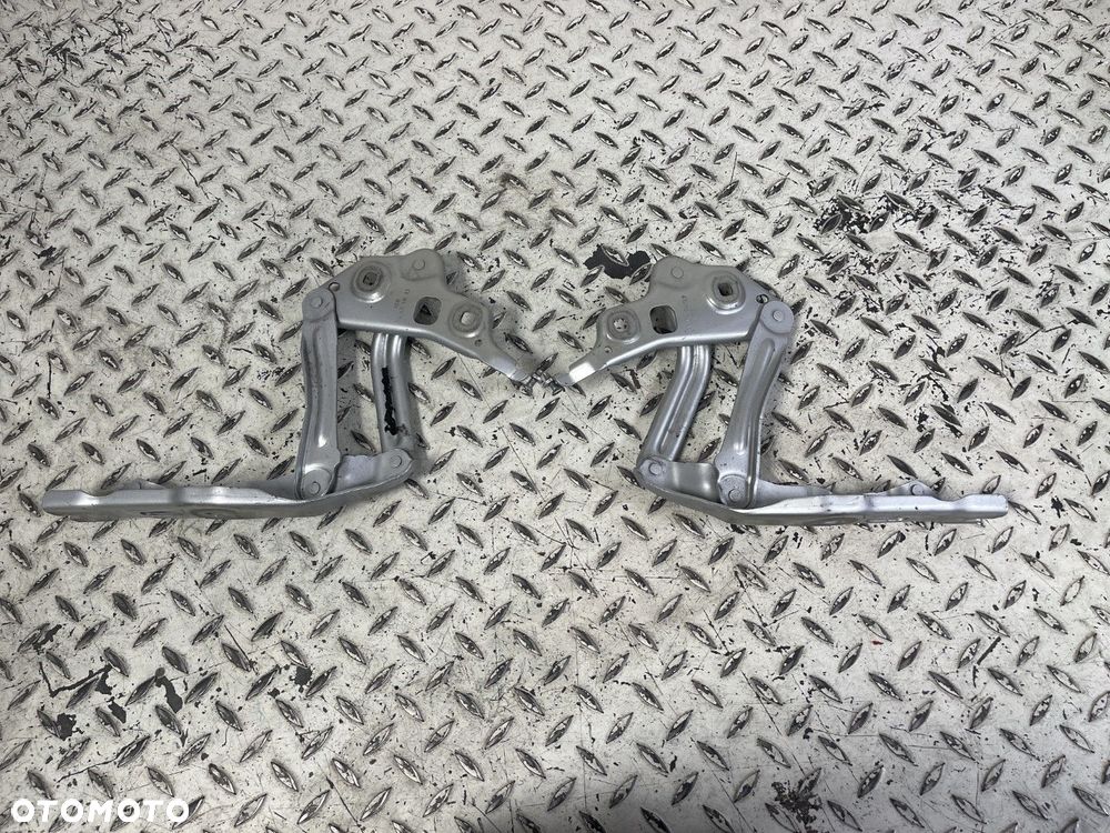 ORYGINALNY ZAWIAS ZAWIASY MASKI PRAWY PRAWA LA7W SKODA OCTAVIA IV 4 20-26 5E3823302 - 2