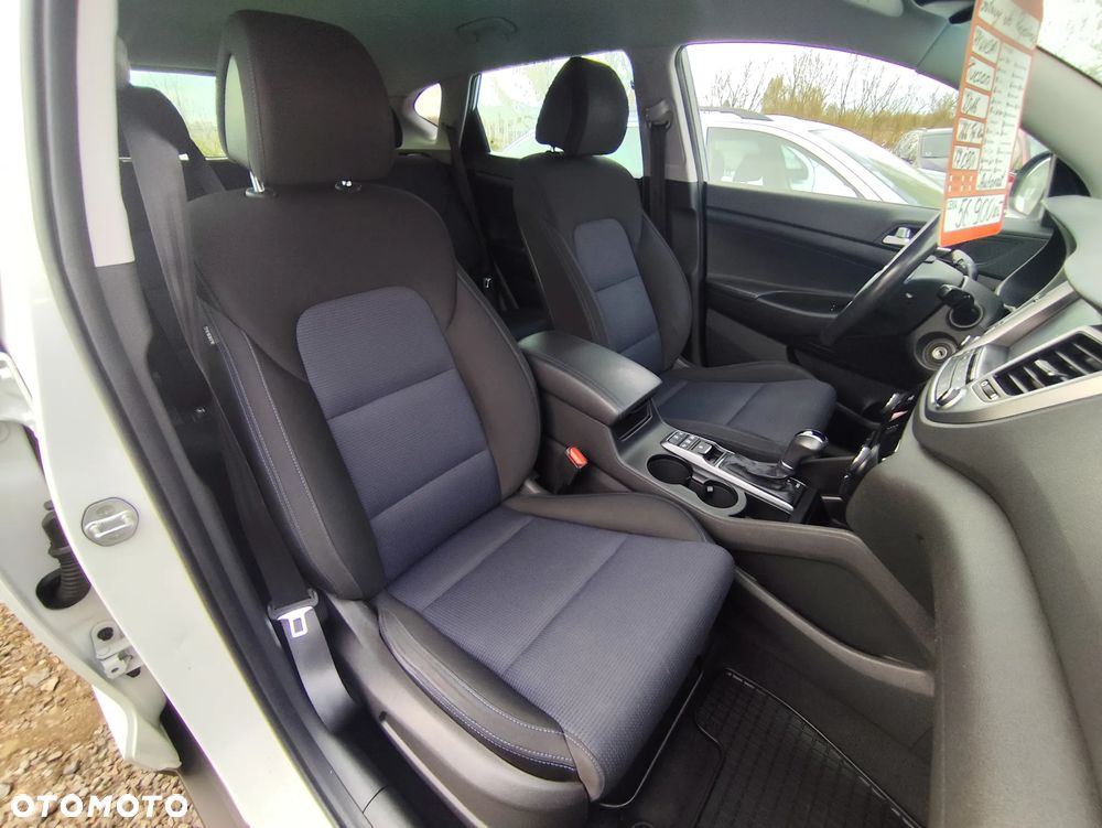 Hyundai Tucson blue 1.7 CRDi 2WD DCT Premium - 32