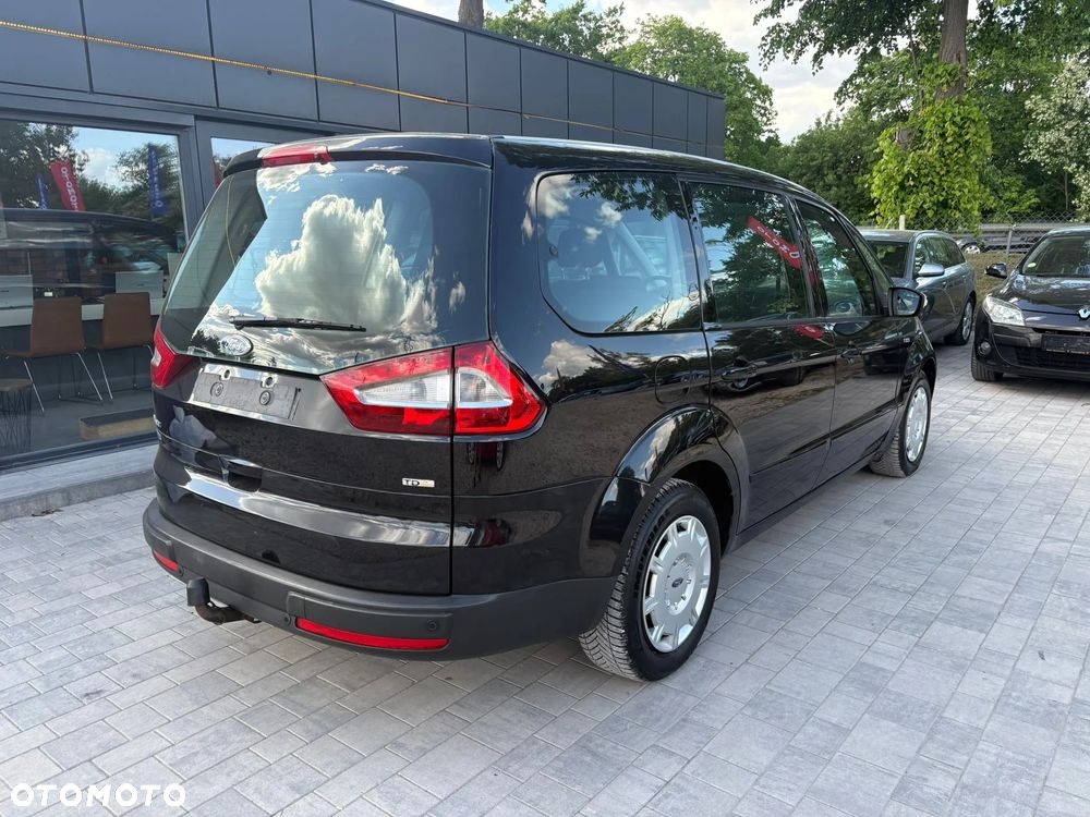 Ford Galaxy - 8