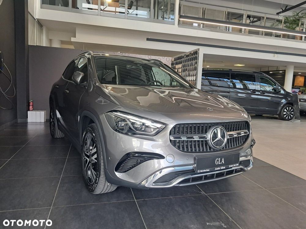 Mercedes-Benz GLA - 13