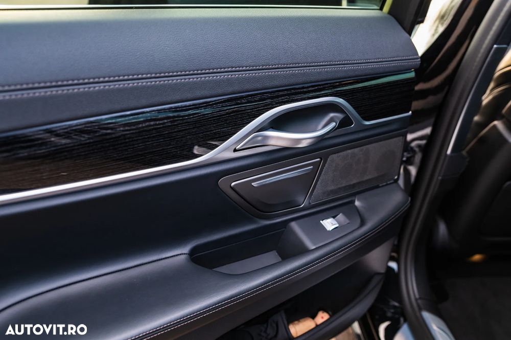 BMW Seria 7 740d xDrive MHEV - 29
