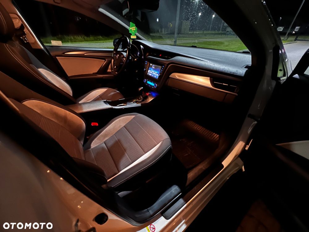 Toyota Avensis 1.8 Premium MS - 10