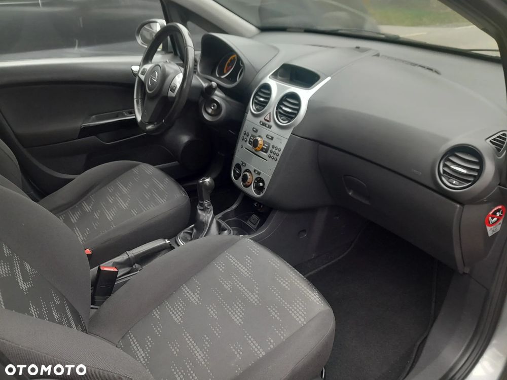 Opel Corsa 1.4 16V 150 Jahre - 12