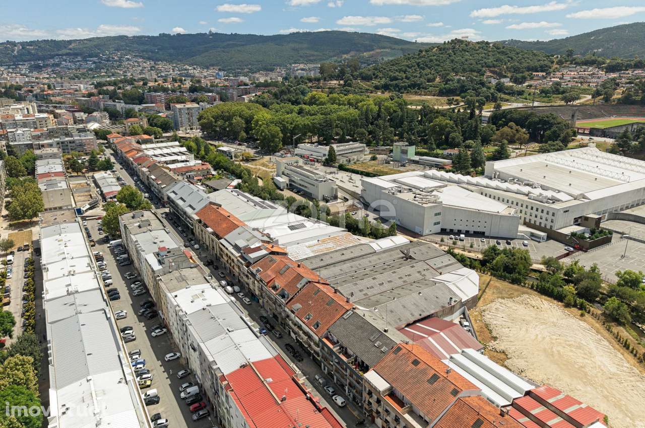 Loja e armazém na Rua Conselheiro Lobato, Braga - Grande imagem: 4/59