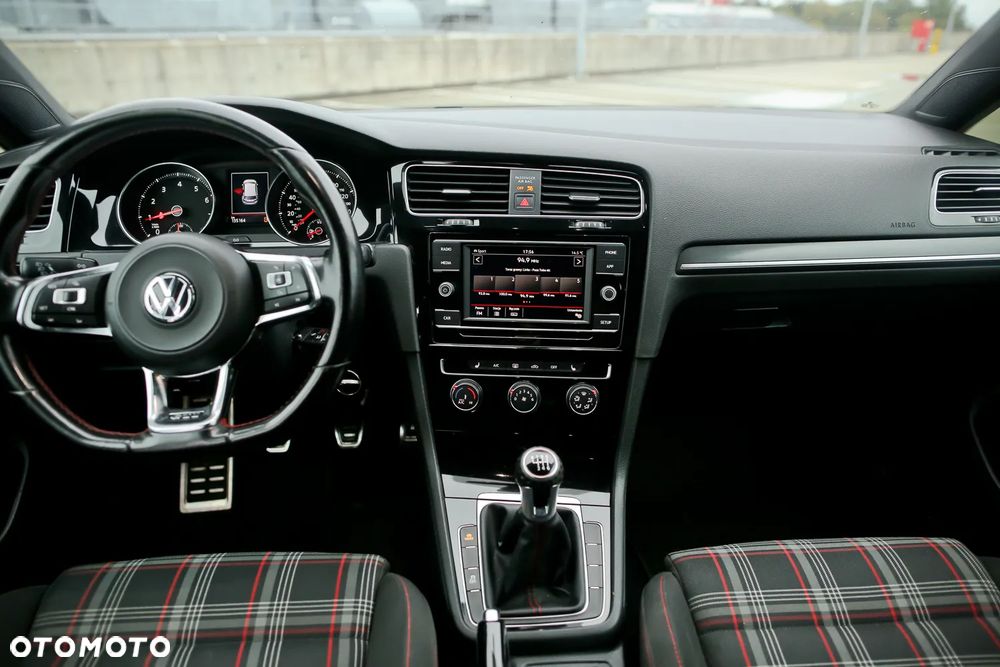 Volkswagen Golf - 19