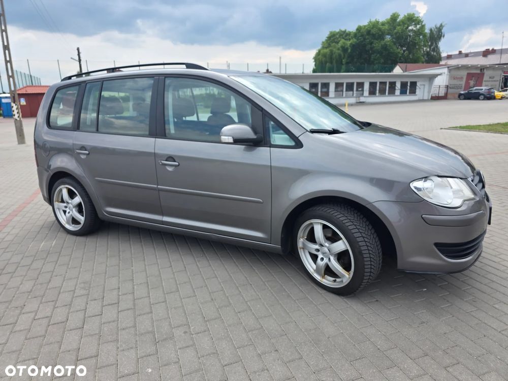 Volkswagen Touran - 22