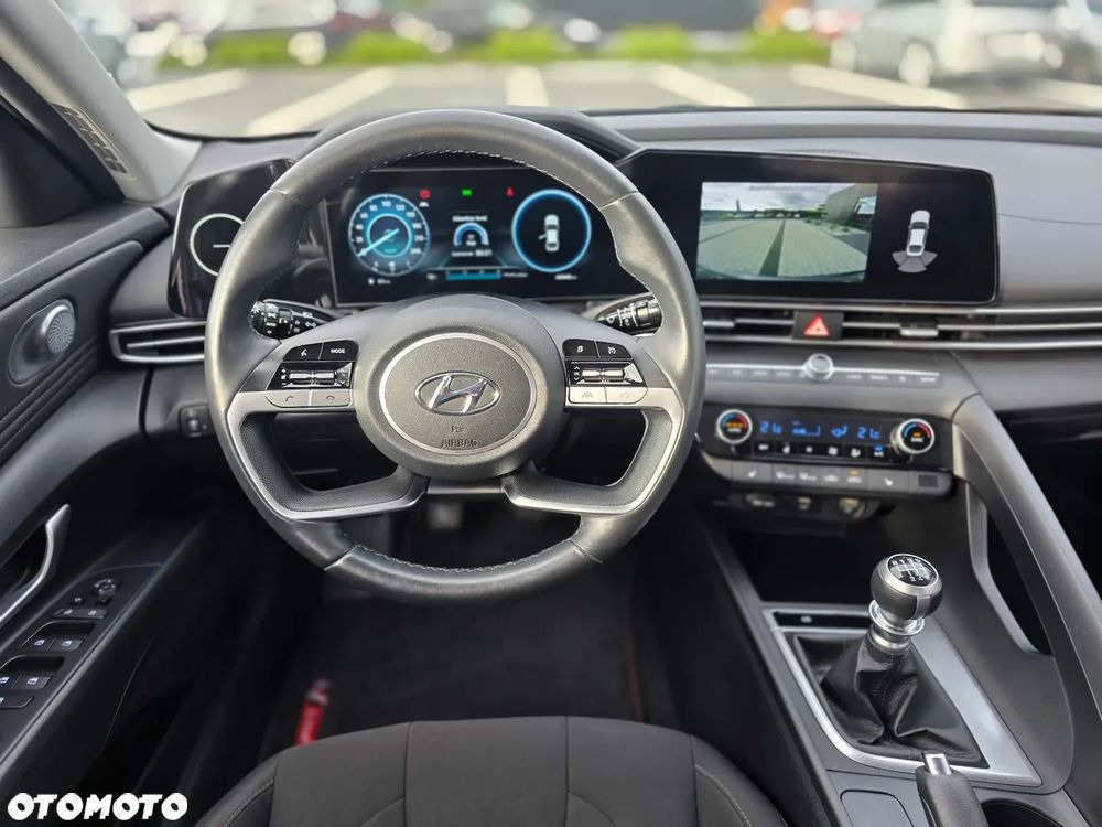 Hyundai Elantra - 23