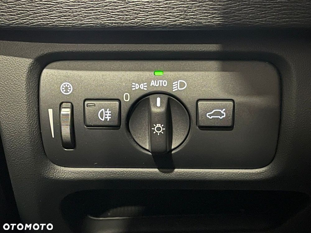 Volvo V40 T4 Drive-E R-Design Momentum - 24