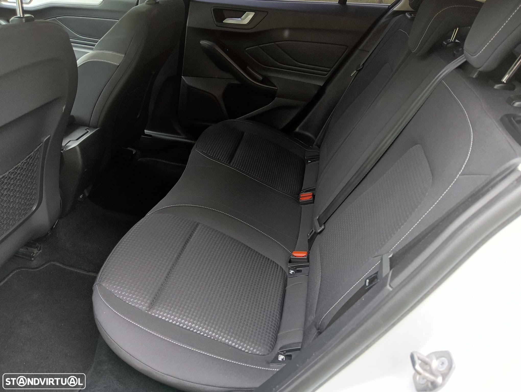 Ford Focus SW 1.5 TDCi EcoBlue Business - 29