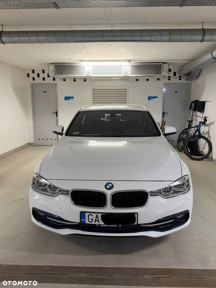 BMW Seria 3 318i - 10