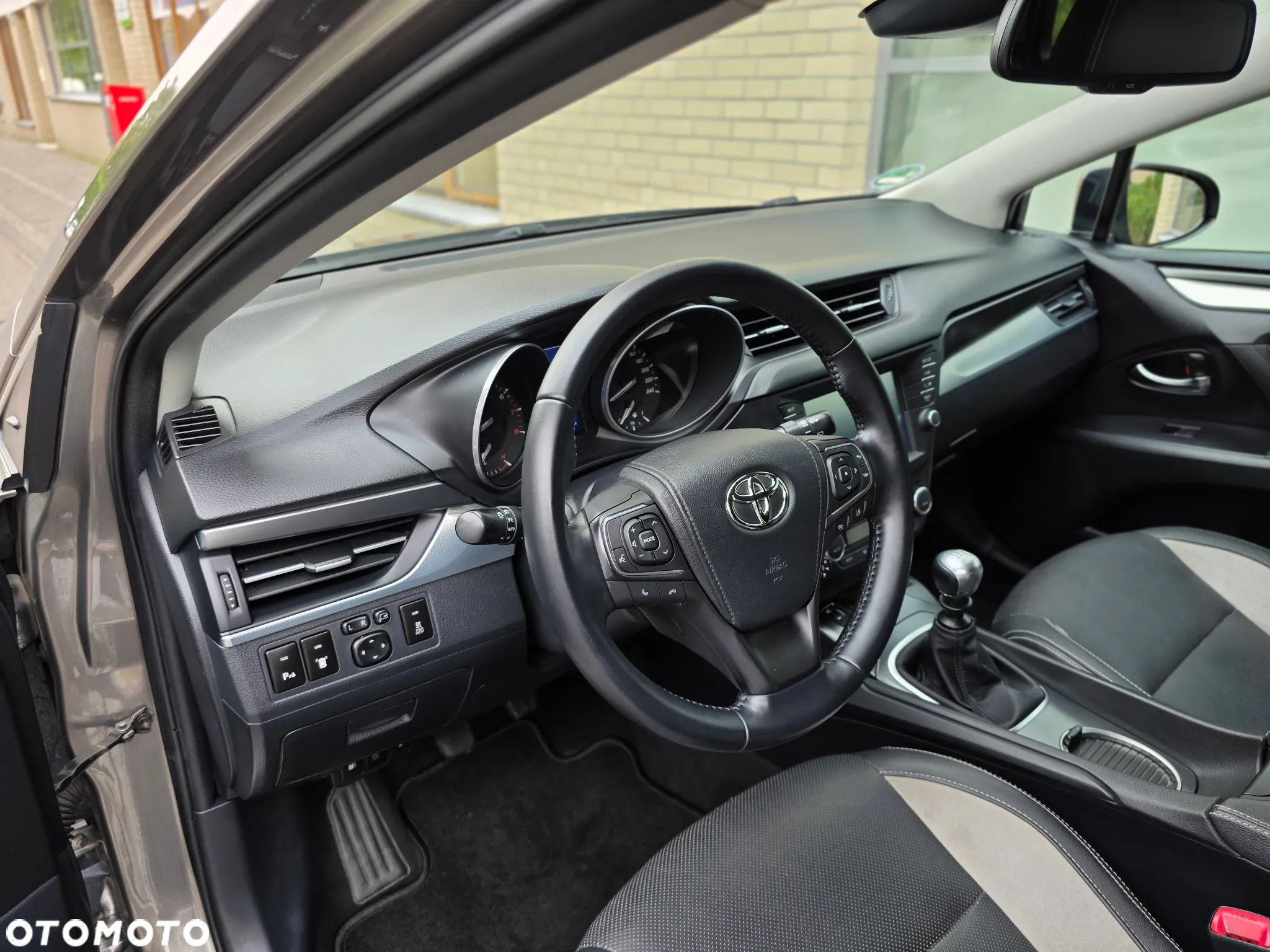 Toyota Avensis 1.8 Prestige - 17