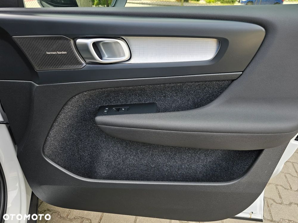 Volvo XC 40 B5 B AWD Ultimate Dark - 21