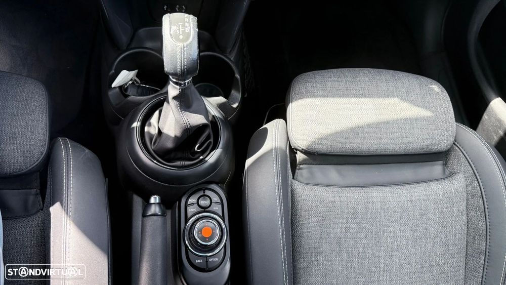 MINI 5 Portas Cooper D Auto - 21