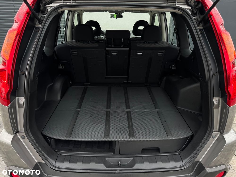 Nissan X-Trail 2.0 4x4 XE - 32