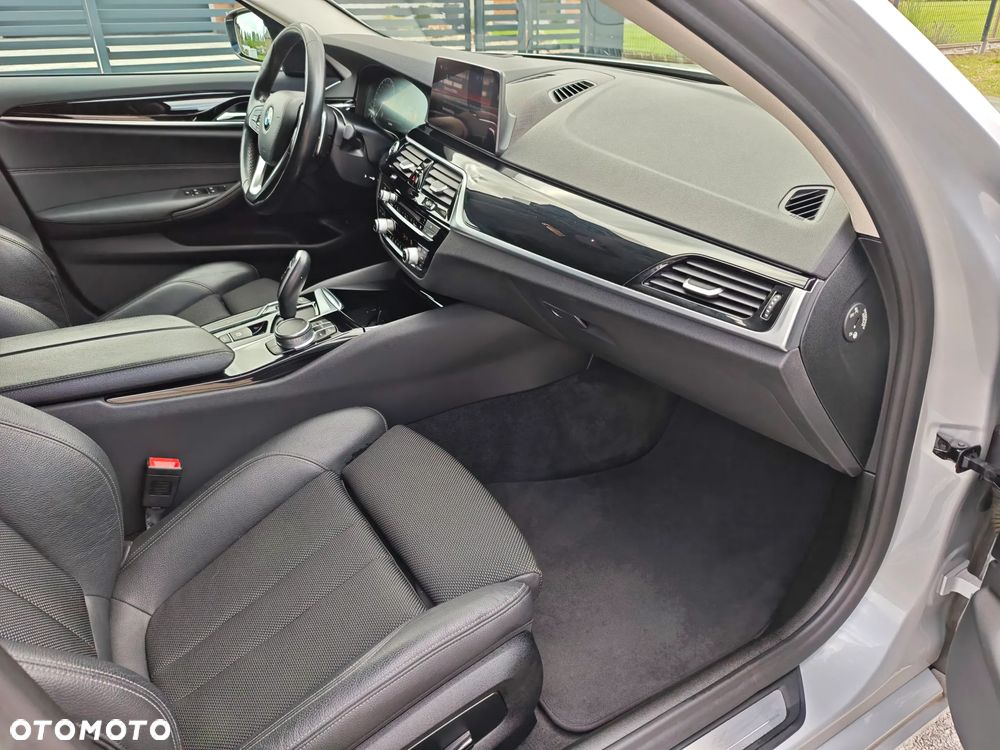 BMW Seria 5 530i Sport Line - 11