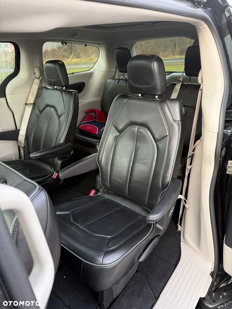 Chrysler Pacifica - 13