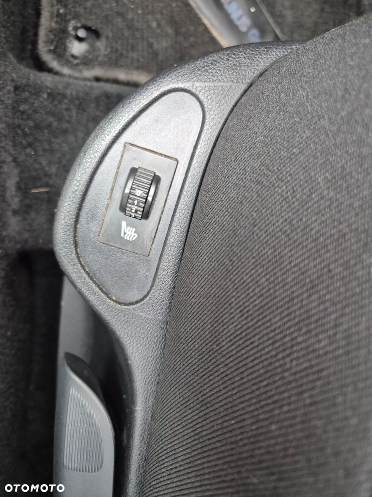 Peugeot 308 HDi FAP 140 Family - 16