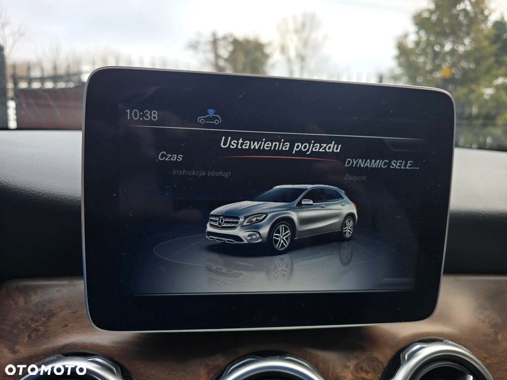 Mercedes-Benz GLA 250 4Matic 7G-DCT - 14