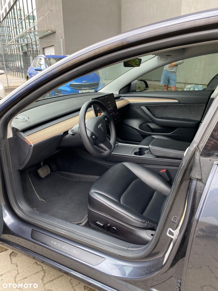 Tesla Model 3 - 12