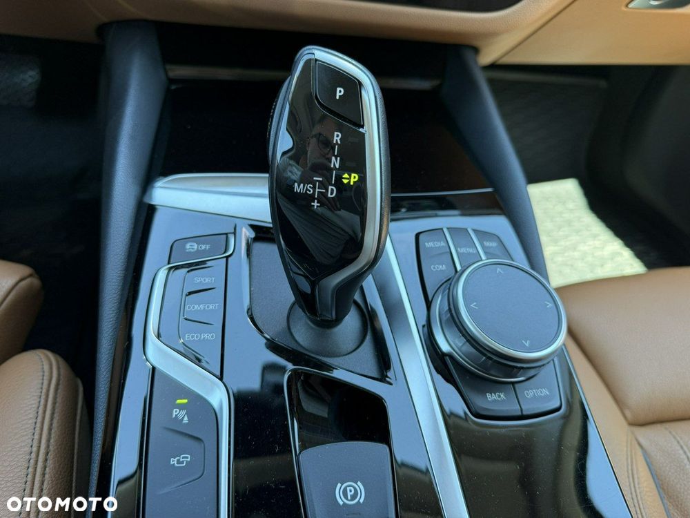 BMW Seria 5 518d Sport Line - 37