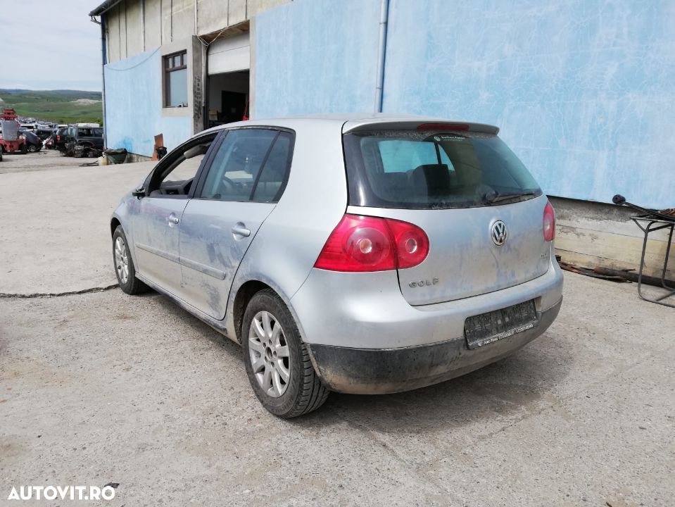 Dezmembrez piese Volkswagen Golf 5 - 2