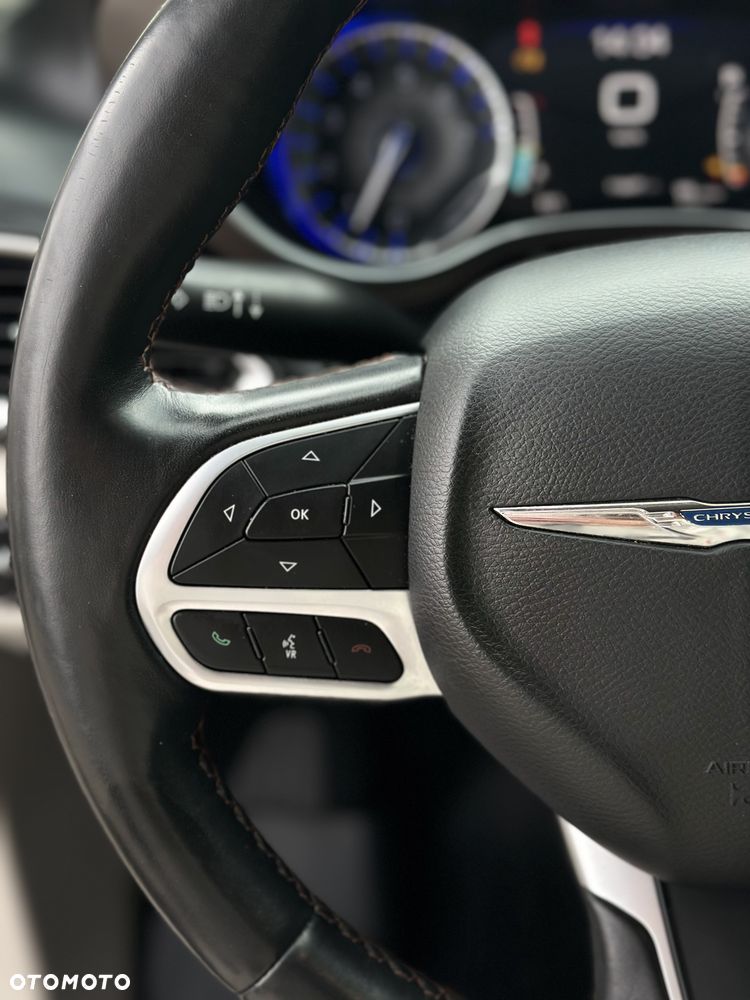 Chrysler Pacifica - 28