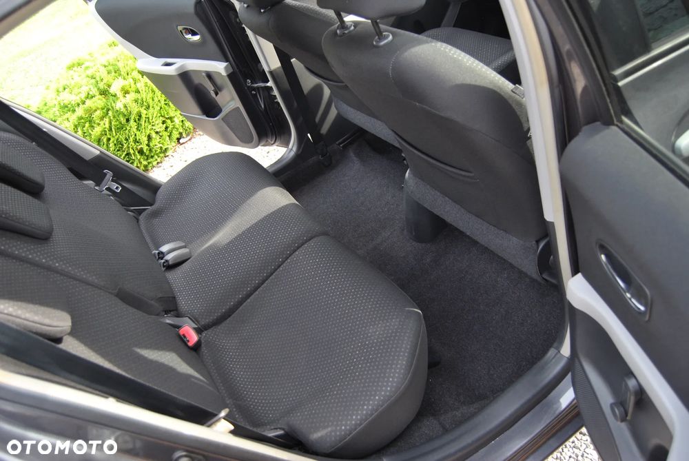 Toyota Yaris 1.33 VVT-i Executive - 33