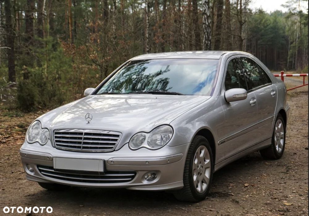 Mercedes-Benz C-Class 2004 photo 2